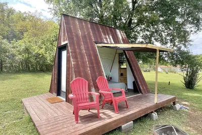 Image de A-Frame Glamping Unit with Electricity! Site 1; The Lucky 1