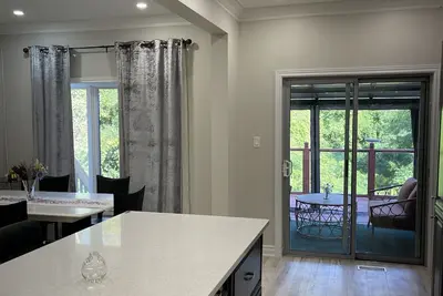 Image de Home with Park View on Yonge St Newmarket