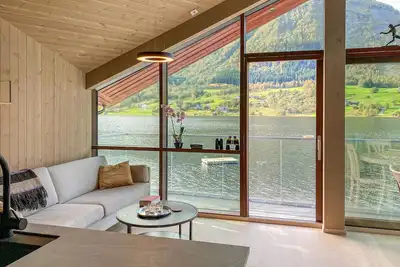 Image de Maison confortable de 2 chambres à.