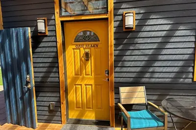 Image de Oak Alley High End, Huge Kitchen, Private, Locked Patio. Ev charging available.