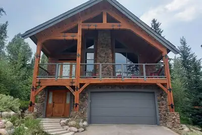 Image de Family Ski-In/Out with Private Hot Tub, Sleeps 9\n