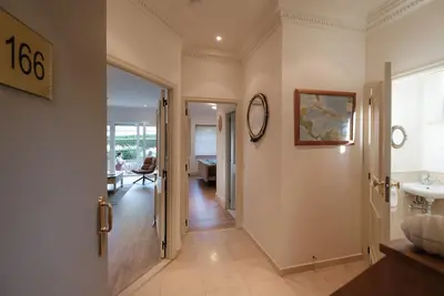 Image de Nouveau appartement de service meublé rénové avec grande terrasse vu jardin