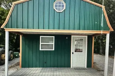 Image de Green cabin close to University of Central Missouri and Whiteman Af Base