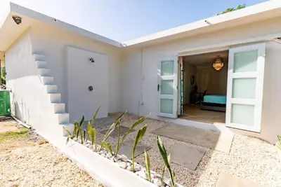 Image de Cabana Verde-Modern Tropical  with Pool Outdoor Shower - 5 min Crashboat beach