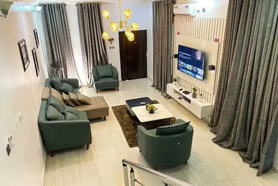 Image de 4 bedroom semi detached duplex