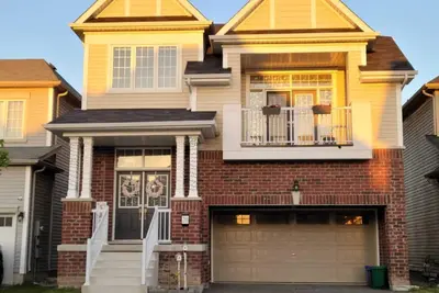 Image de Beautiful Sunfilled spacious Modern Home