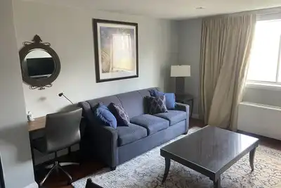 1 King Br Downtown Atl with Free Parking