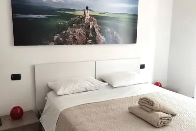 Image de Groups of up to 8 people, ideal for visiting the city, the fairgrounds or Gardaland.