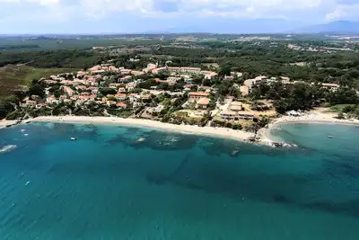 Image de Villa au bord de l'eau avec accès direct à la plage. Marine de Bravone