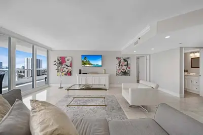 Image de Central Long Stay Base | Gym & Balcony | StayCozy