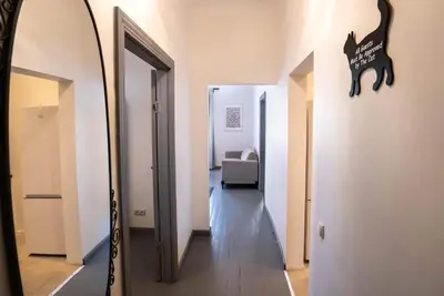 Image de New renovated 2-bedroom apartment