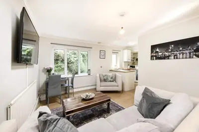 Cozy One-Bedroom Flat in Slough