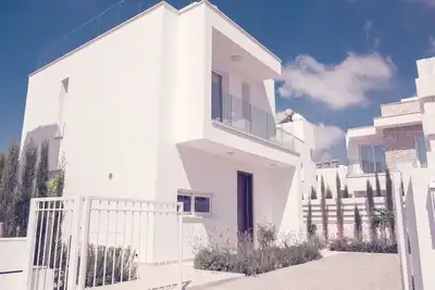 Image de Modern detached Villa, 3 double beds, private pool, 5 min drive to Coral Bay