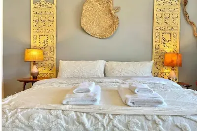 Image de Peaceful Lake House Sauna, Hot tub, & Pool getaway in the Catskills