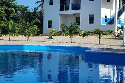 Image de Room for 2 in private villa w/pool @ 5 minute walk to beach\n