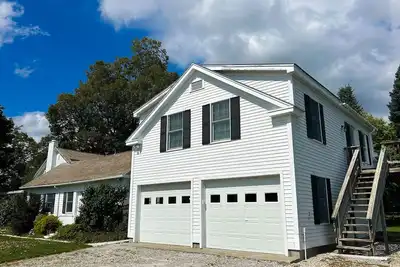 Peaceful farm stay with mountain views, sunny patio, & firepit - near skiing