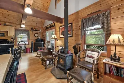 Image de Discover All-Season Adventures at Our White Mountains Rustic Log Cabin Retreat!