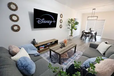 Image de Beautiful Home With 4 King Beds|Airport|Disney+