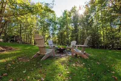 Image de Retro 70s Chalet | Hot Tub & 3 Miles to Windham