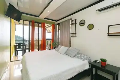 Image de 180* Pacific View, Studio Apartment Downtown