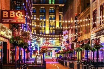 Image de Arlo’s Place - Downtown Cle! \nWalkable to all stadiums, Flats, 4th Street&water