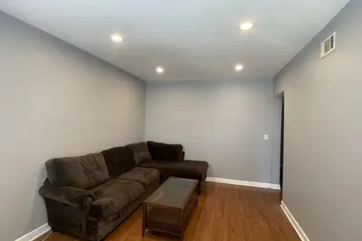 Image de Modern 3-Bedroom Condo with Artistic Flair in Historic Bronzeville