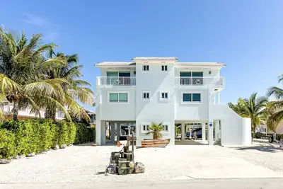 Image de Port Antigua Retreat on Canal with Boat Lift and Private Beach Access