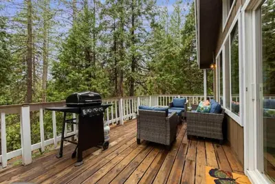 Image de Rustic Cabin Fully-Stocked Winter Fun & Wineries