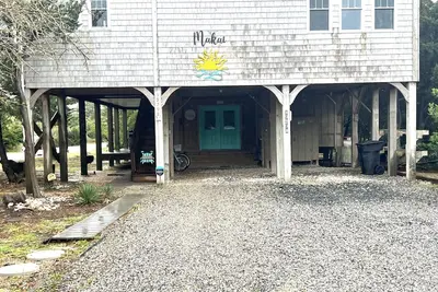 Image de Welcome to Makai Sunrise, a cottage by the beach and a 30 second walk to shore!