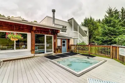 Image de Relax, hike, bike, swim and more in this condo in the Mad River Valley!