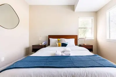 Image de Heated Pool + 5 min to Ut/Football Stadium