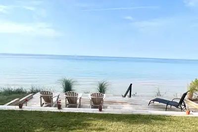Image de 3 Bedroom Lakefront Family Cottage With Beach Access!
