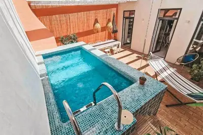 Image de Charmante et agréable maison de ville avec une petite piscine