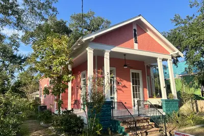 Image de Close to Beach, Depot District, Renovated Historic Home, WiFi, Near restaurants