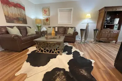 Image de Hidden Gems in Heart of Suwanee 1Br/1Ba - 2 separate cottages available