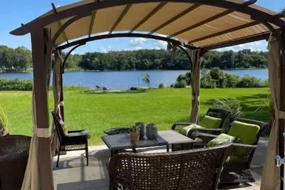 Image de New House on lake, full stocked home, private beach Lake access w use of 4 kayaks
