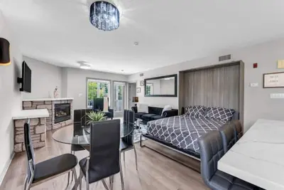 Image de Lux 4bd 2bath 1400 sqft Condo. \n