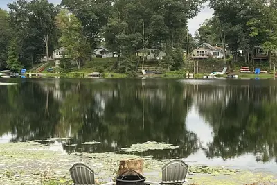 Image de Reflections of Tranquility- Lakefront Splendor