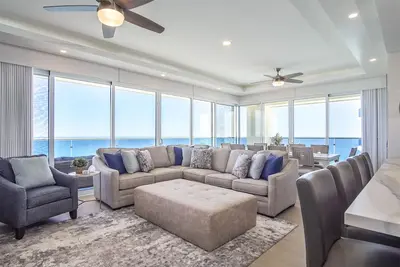 Image de Luxury modern condo at Encantame Towers E1405