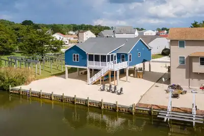Image de Turtle Bay | Waterfront Home, Screened Porch, Fireplace, Pools, Golf & Marina Access