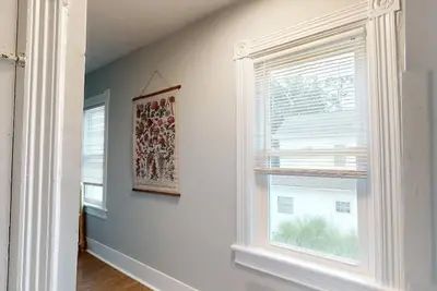 Image de Entire Apartment with private entrance and backyard oasis