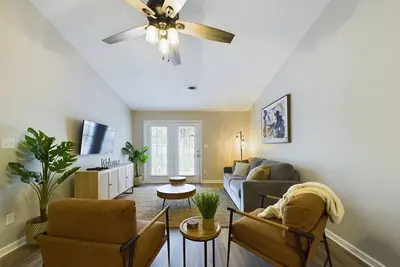 Image de Bohemian Bungalow: 2br Townhome