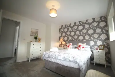 Image de 2 Bed House - Large Garden - Fully Refurbished