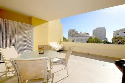 Image de Bel appartement avec clima et grande terrasse, Cinq minutes de la marina, des bars et de la plage
