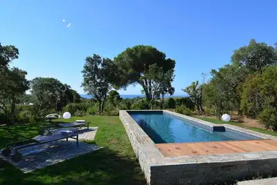 Image de Maison de vacances \"Loft 1 - Villa Vue Mer Avec Piscine\" avec vue sur la mer