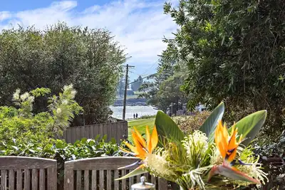 Image de Surf Beach Views - light filled space 200m from surf beach