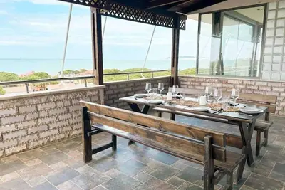 Image de Family sized Beachside Apt, with sunset views + Bbq