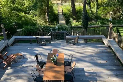 Image de Lark's Nest on the Chester River. Spacious, waterfront home with private dock.