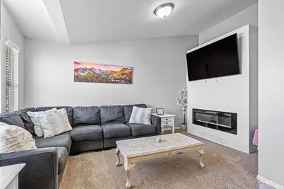 Image de Large family home close to Hafb/Lagoon water park