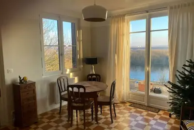 Image de Maison élégante et sereine avec vue imprenable sur la Seine